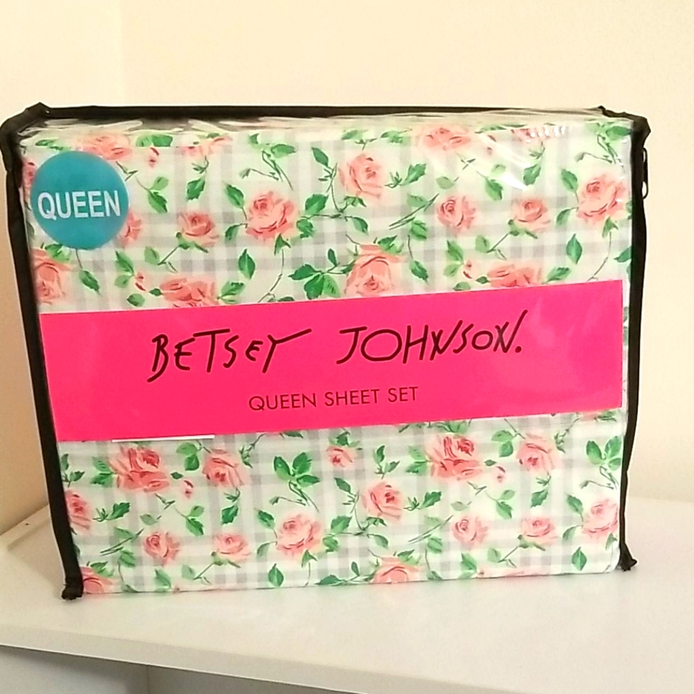 Betsey Johnson Queen Sheet Set - Gingham and roses